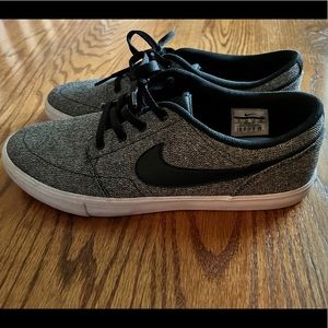 Nike Mens SB shoes, gray mix, size 11